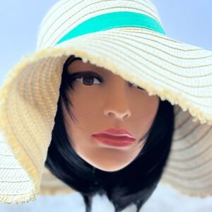 Serra Beach  Hat....Beige & Green Trim.. New  W/O tags